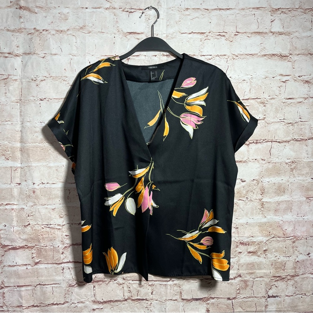 Forever21 black deep v neck short sleeve top size small